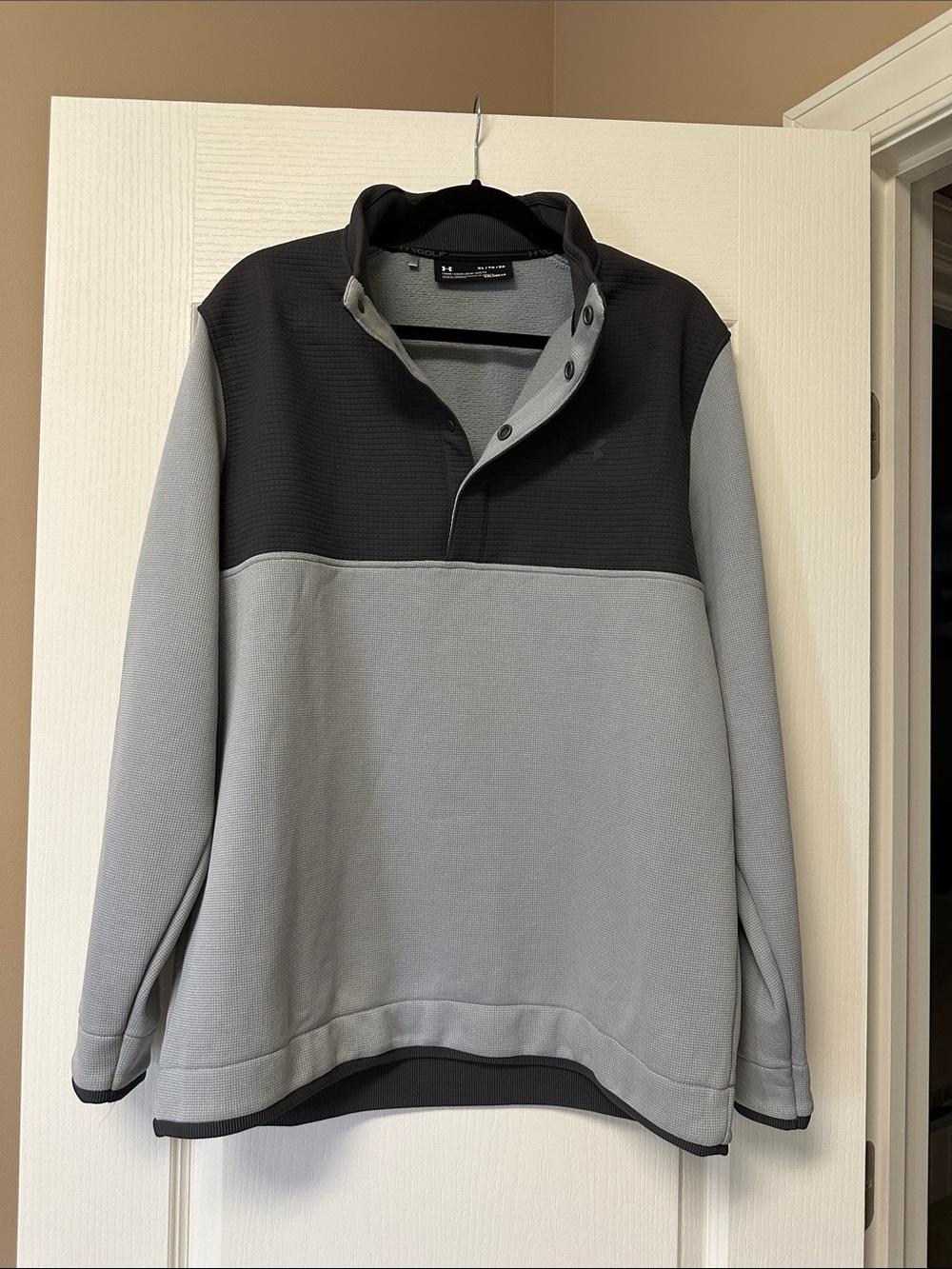 Under Armour Men's Gray and Black Snap-Button Pullover
